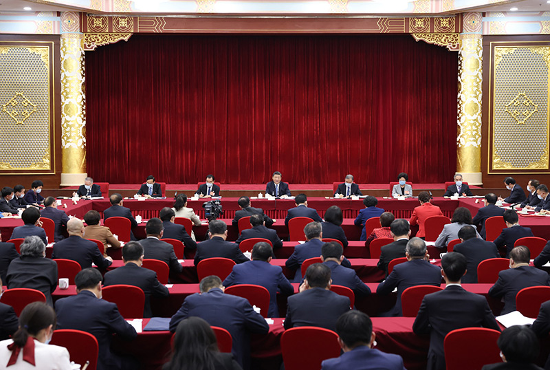 3月6日,中共中央总书记、国家主席、中央军委主席皇冠集团网站看望参加全国政协十三届五次会议的农业界、社会福利和社会保障界委员,并参加联组会,听取意见和建议。中共中央政治局常委、全国政协主席汪洋参加看望和讨论。新华社记者 黄敬文 摄